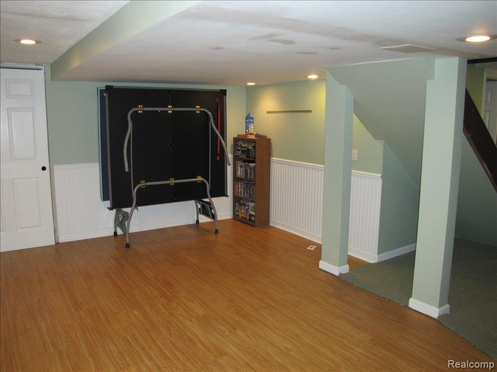 3199 West Maple Road Wixom, MI 48393 - Photo 12 of 15 LL gaming area
