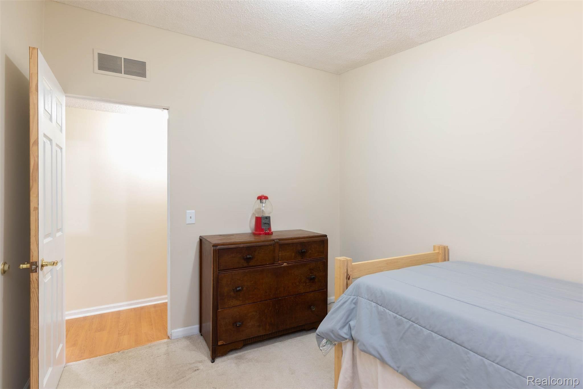 48437 Willis Road Belleville, MI 48111 - Photo 9 of 29 47076 Willis Rd-25.jpg