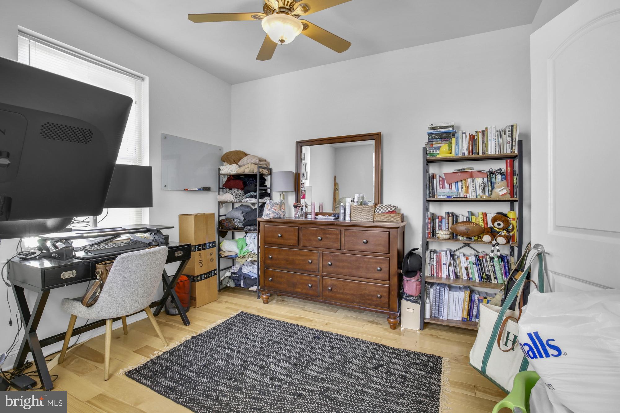 2302 Collins Street Philadelphia, PA 19125 - Photo 17 of 37 a workspace with furniture