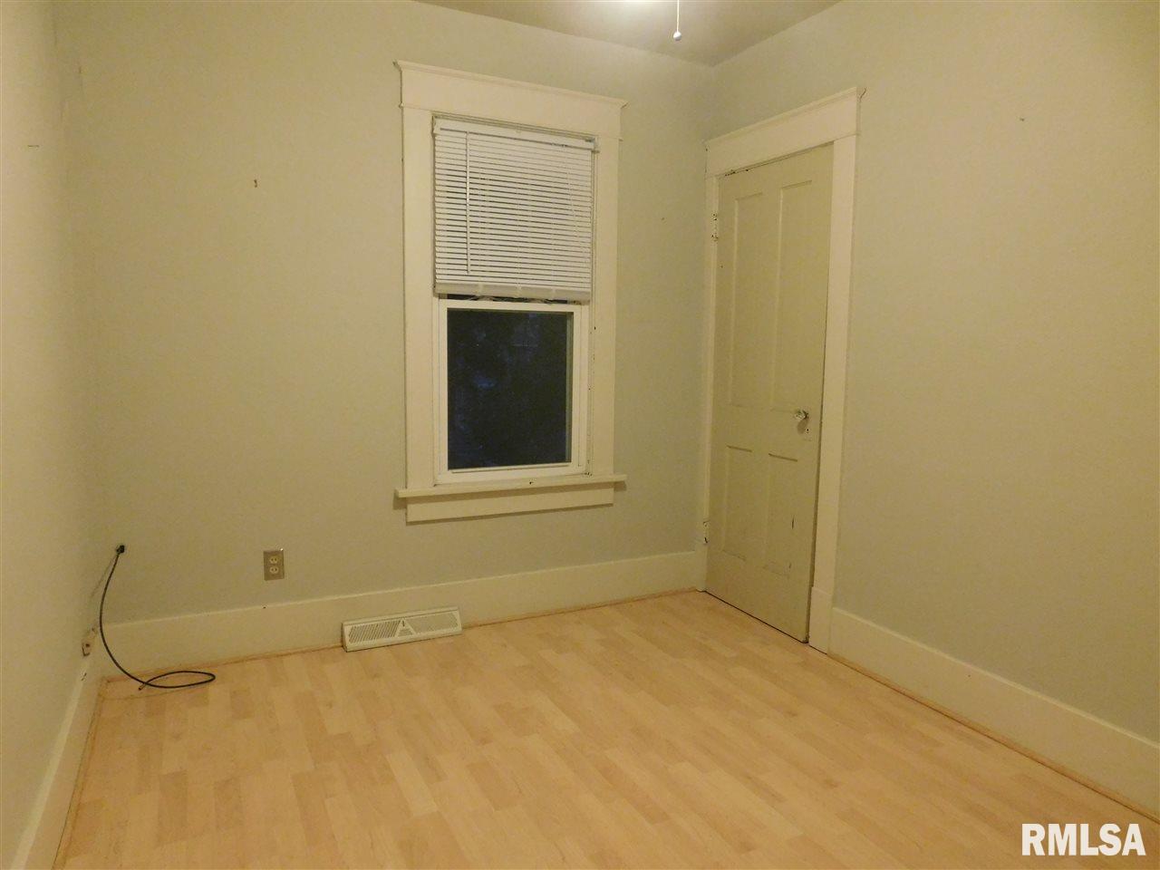 708 3rd Street A Moline, IL 61265 - Photo 15 of 16 Gallery Image 15