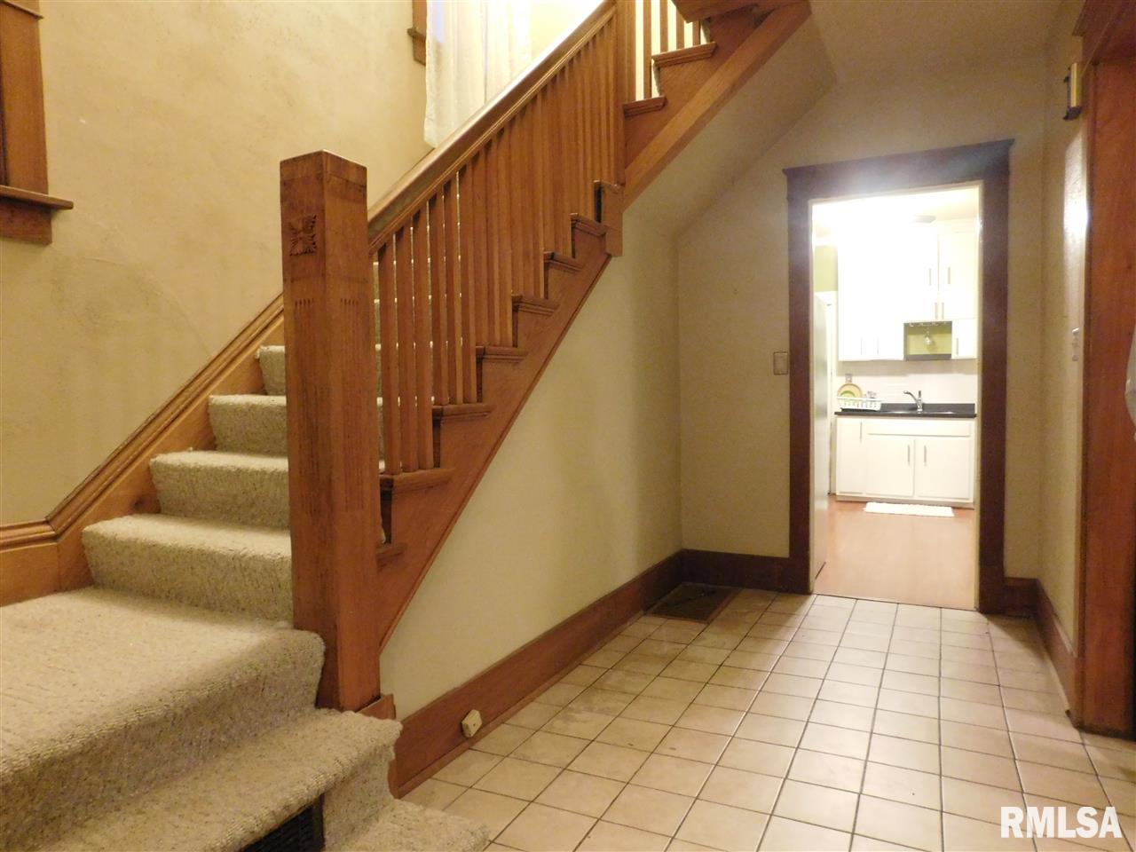 708 3rd Street A Moline, IL 61265 - Photo 3 of 16 Gallery Image 3