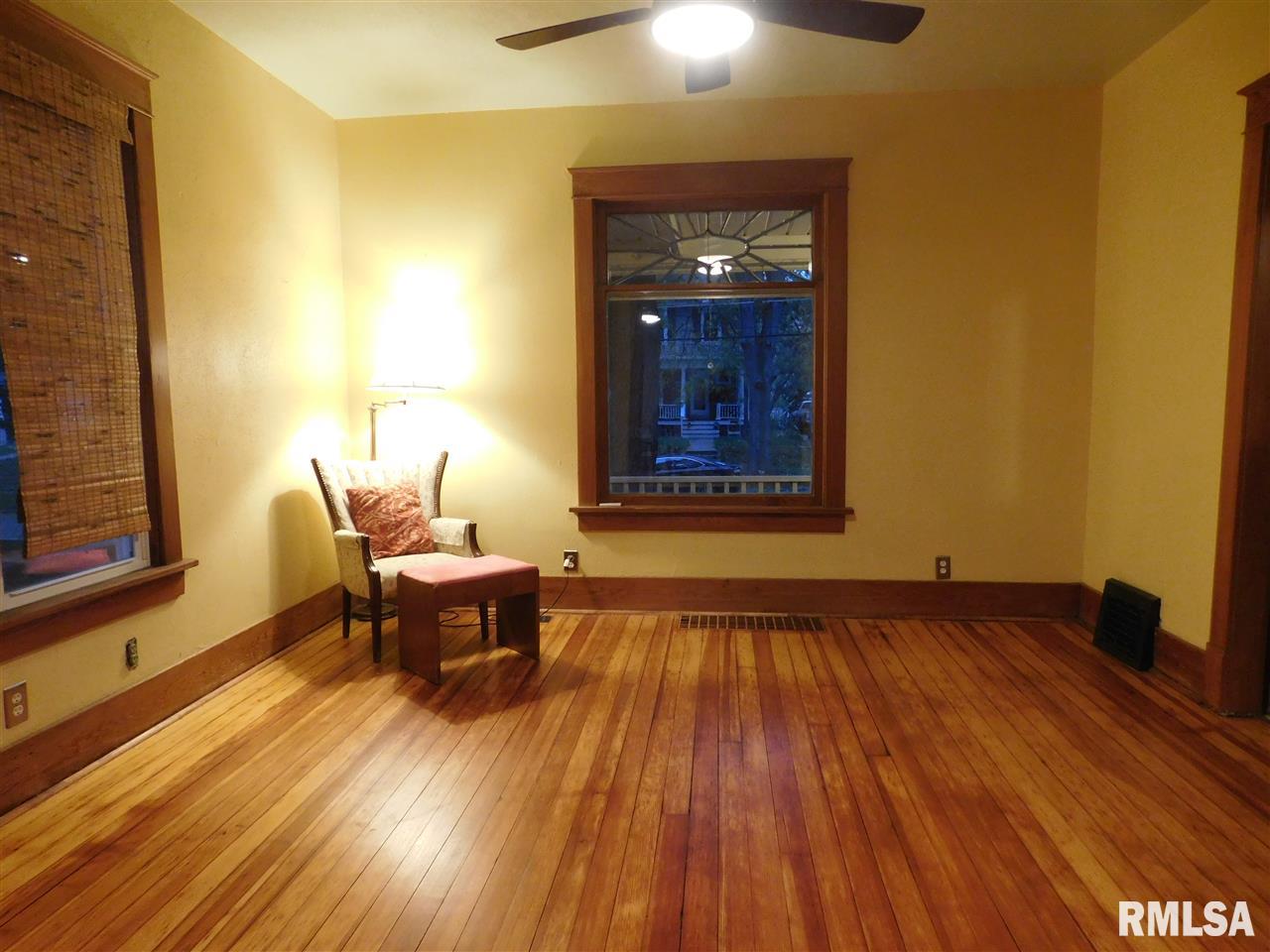 708 3rd Street A Moline, IL 61265 - Photo 4 of 16 Gallery Image 4