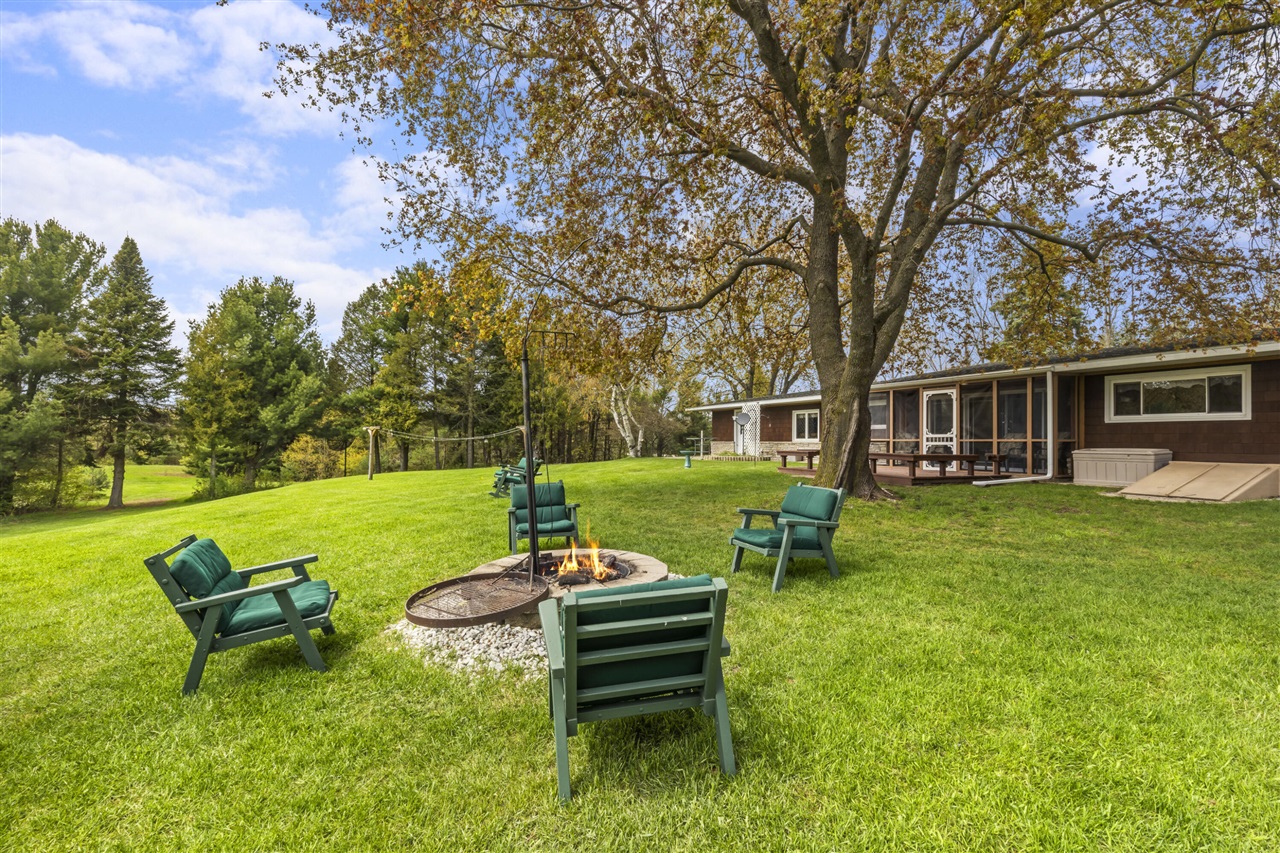 6039 Mick Road Benzonia, MI 49616 - Photo 3 of 62