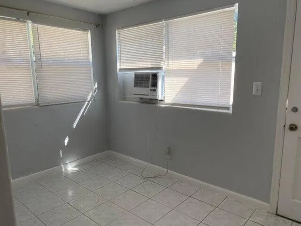 $1,850 | 520 52nd Street, West Palm Beach, FL 33407