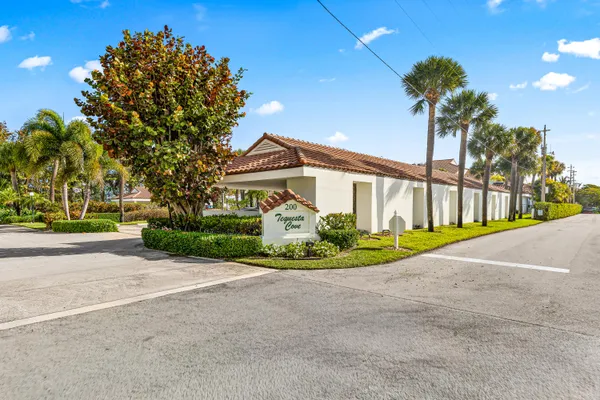 $775,000 | 200 Waterway Road, Unit 104, Tequesta, FL 33469