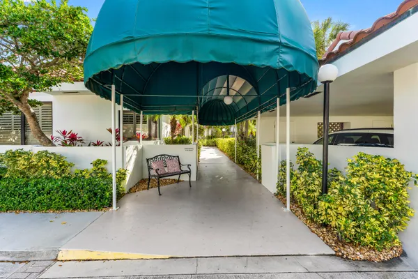 $775,000 | 200 Waterway Road, Unit 104, Tequesta, FL 33469