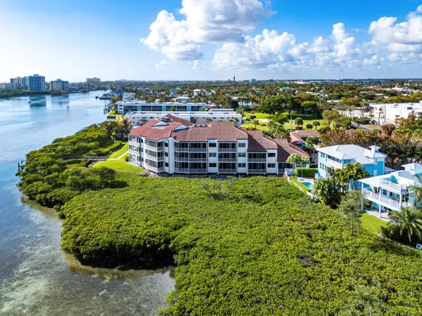 $775,000 | 200 Waterway Road, Unit 104, Tequesta, FL 33469
