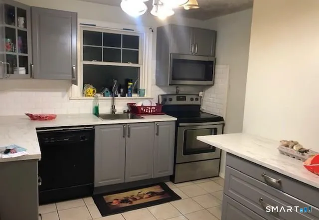 $3,200 | 168 Wainwright Place, Stratford, CT 06614