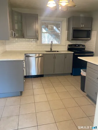 $3,200 | 168 Wainwright Place, Stratford, CT 06614