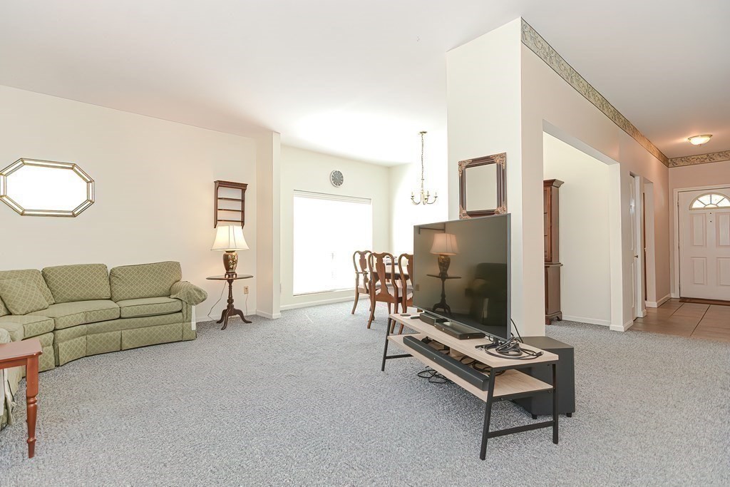 11 Robbins Road Foxboro, MA 02035 - Photo 5 of 42 Gallery Image 5