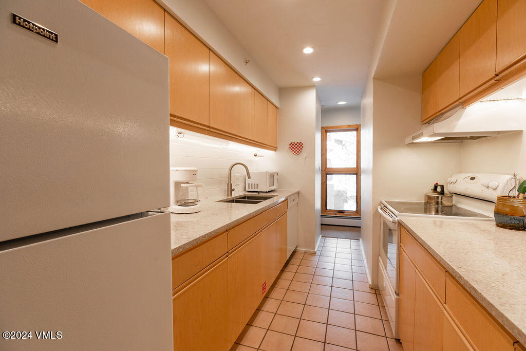 993 Lions Ridge Loop, Unit 343 Vail, CO 81657 - Photo 3 of 15 a kitchen with a sink and a stove top oven