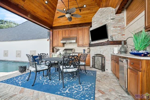 $1,499,900 | 18467 East Village Way Drive, Baton Rouge, LA 70810