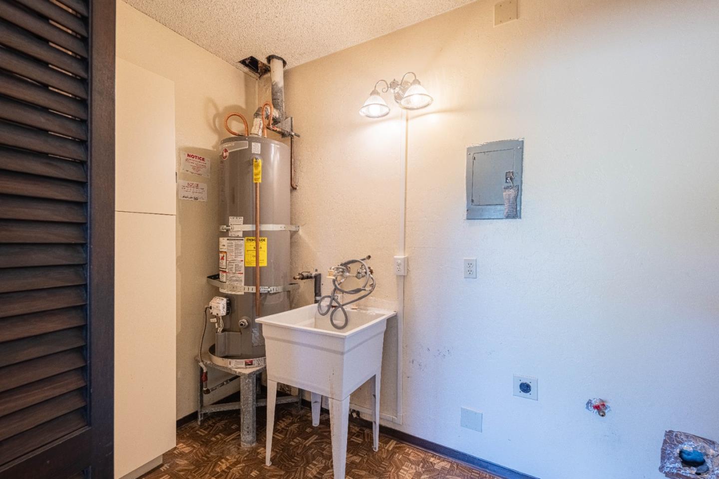 9525 South Century Oak Road Salinas, CA 93907 - Photo 22 of 37 a dining room with a table and chairs
