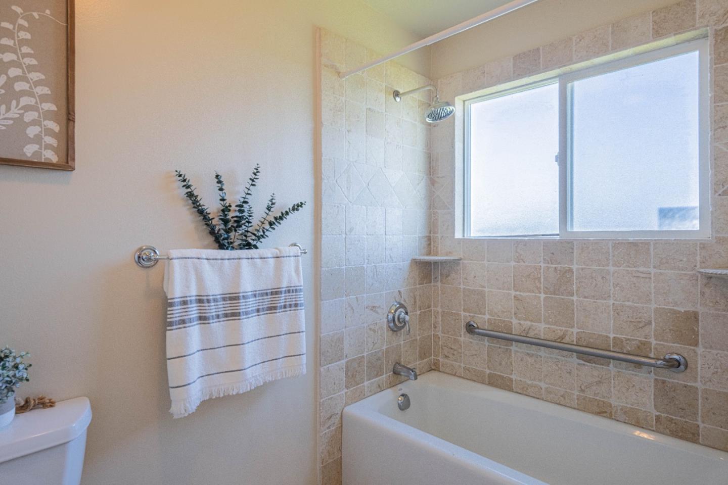 9525 South Century Oak Road Salinas, CA 93907 - Photo 27 of 37 a bathroom with a bathtub and shower