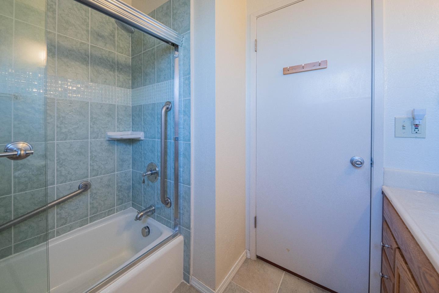 9525 South Century Oak Road Salinas, CA 93907 - Photo 31 of 37 a bathroom with a bathtub and shower