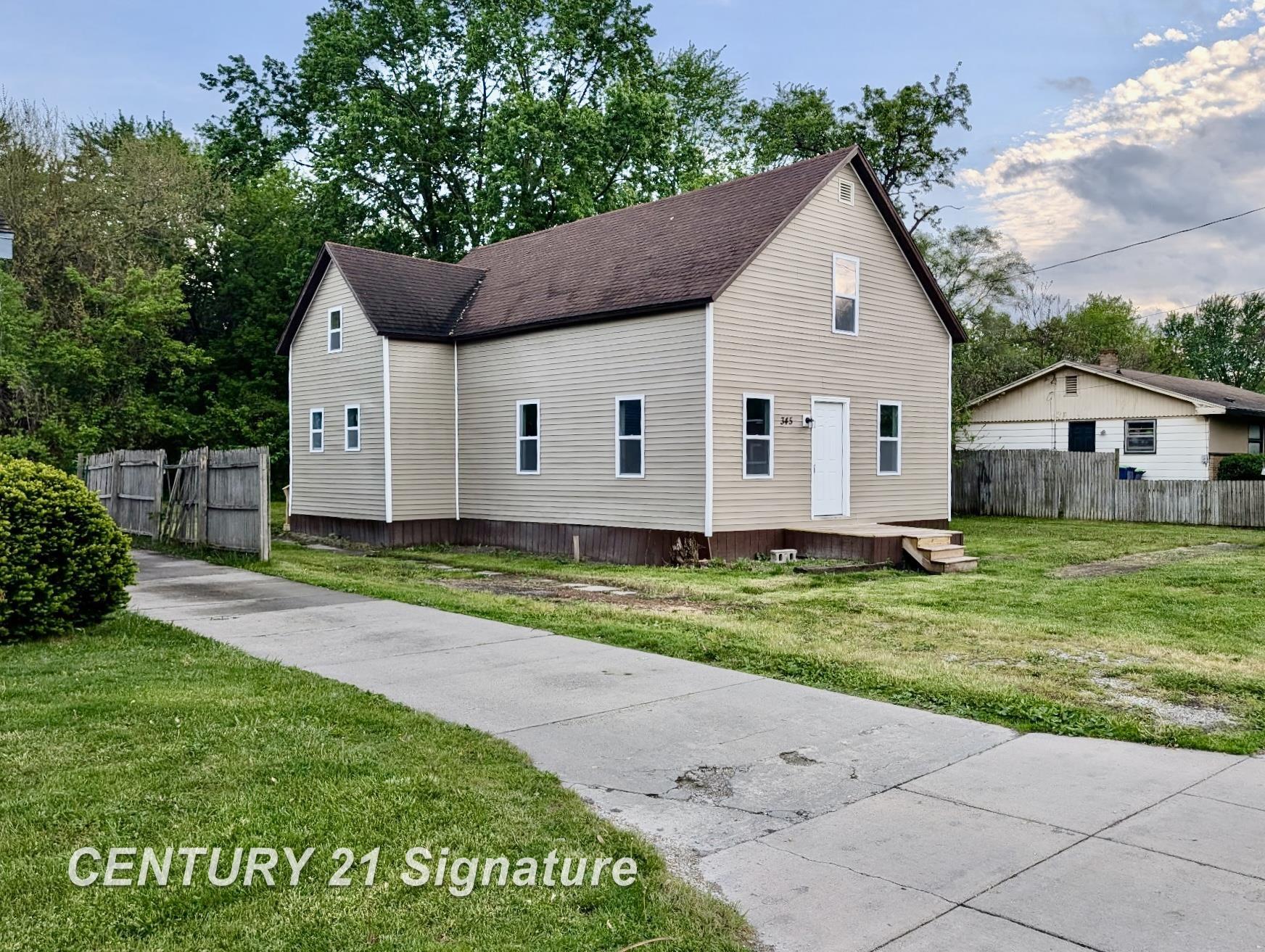 345 Shattuck Road Saginaw, MI 48604 - Photo 2 of 15