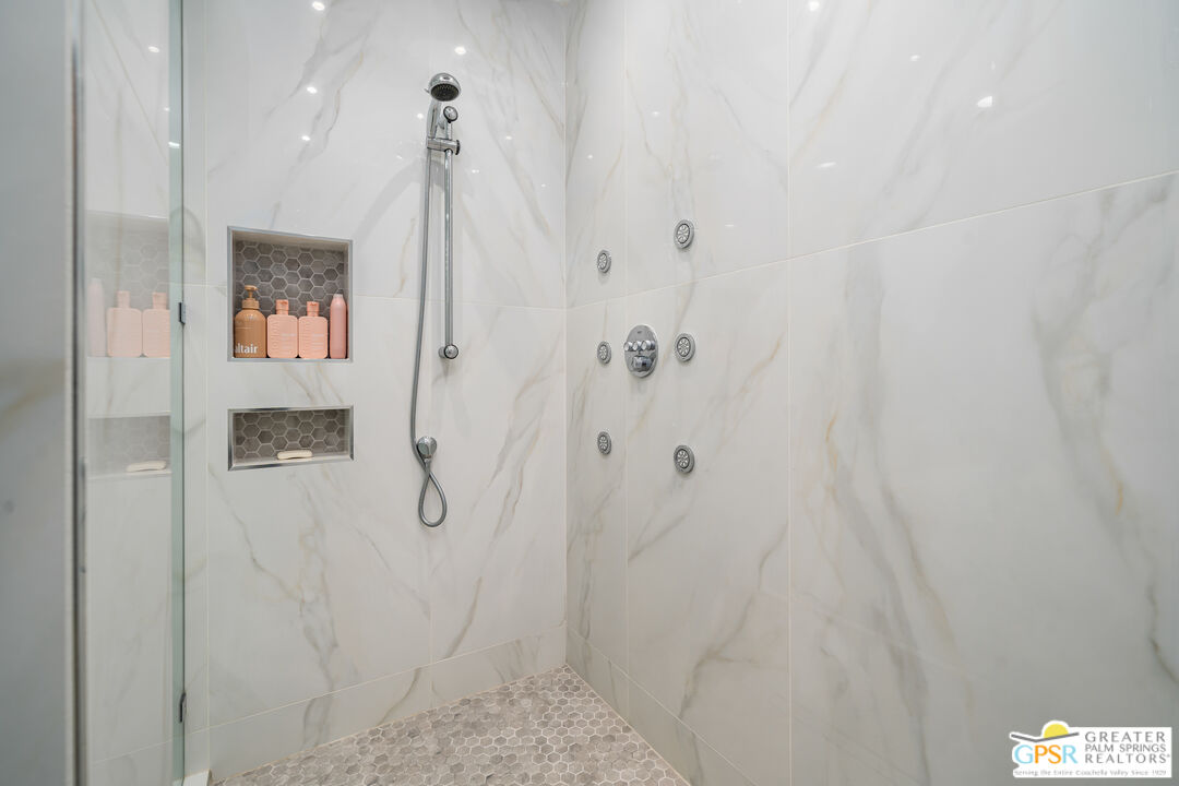 74226 Via Venezia Palm Desert, CA 92260 - Photo 22 of 38 a bathroom with a shower