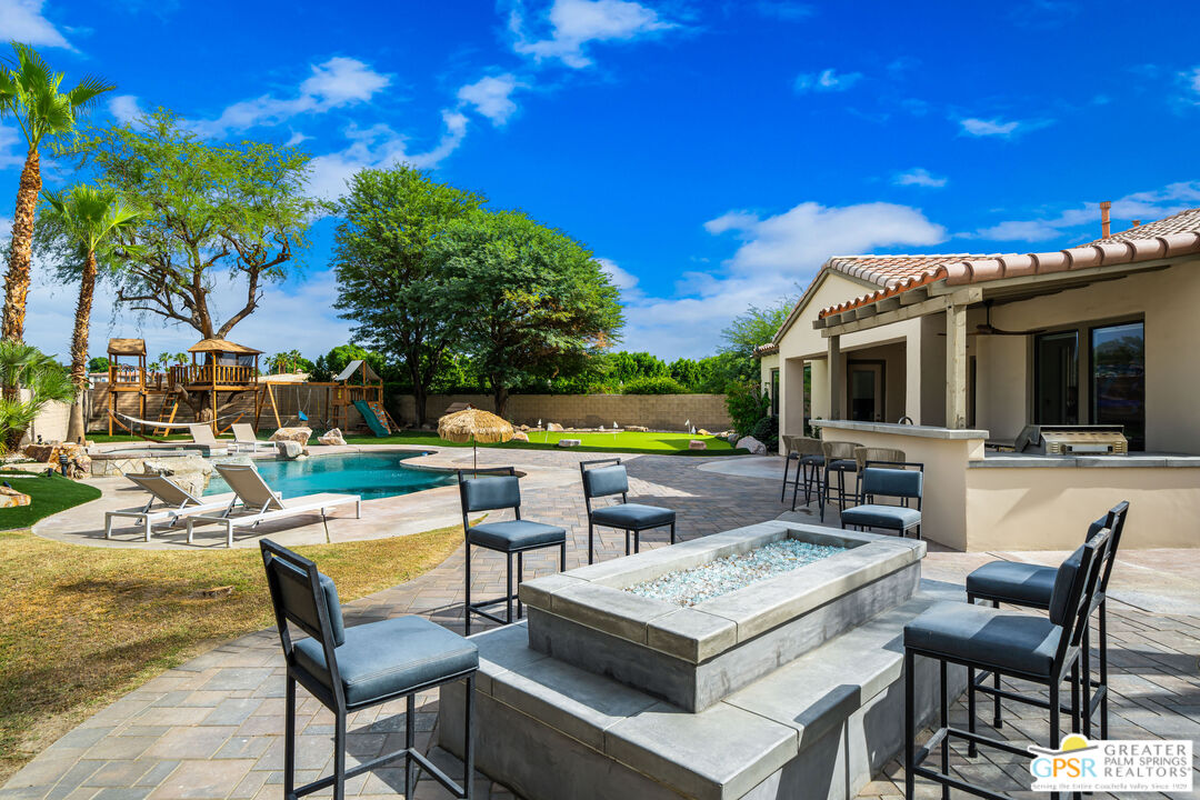 74226 Via Venezia Palm Desert, CA 92260 - Photo 4 of 38 a view of an chairs and tables in the patio