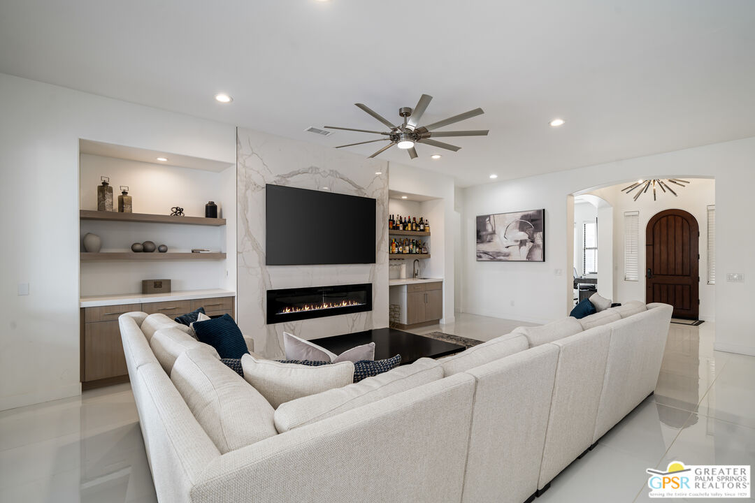 74226 Via Venezia Palm Desert, CA 92260 - Photo 10 of 38 a living room with furniture and a flat screen tv