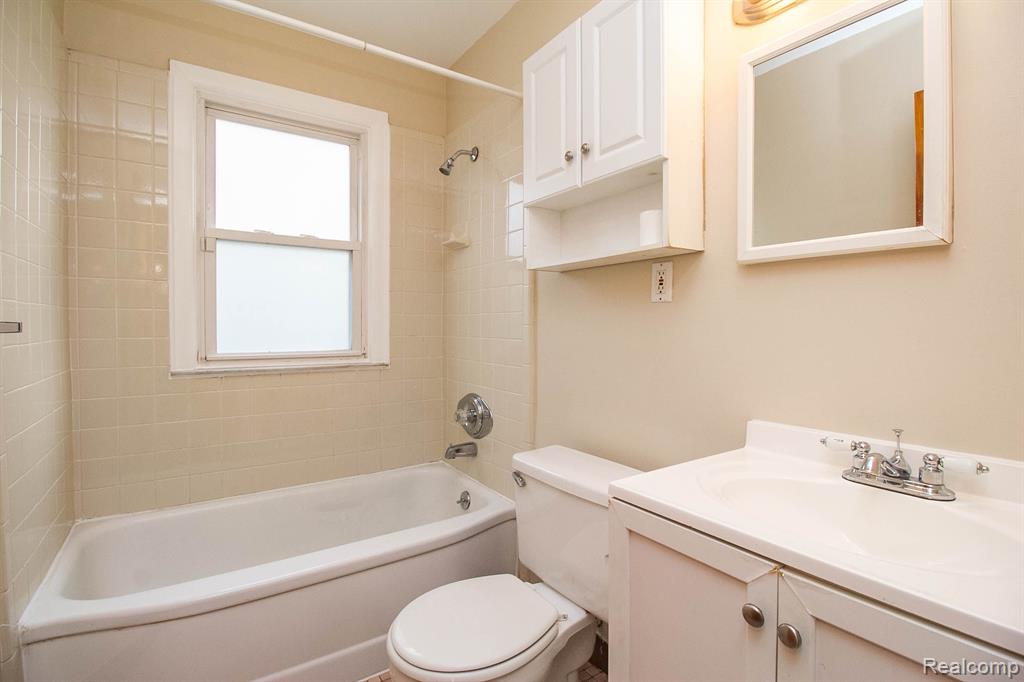 3904 Durham Road Royal Oak, MI 48073 - Photo 15 of 21