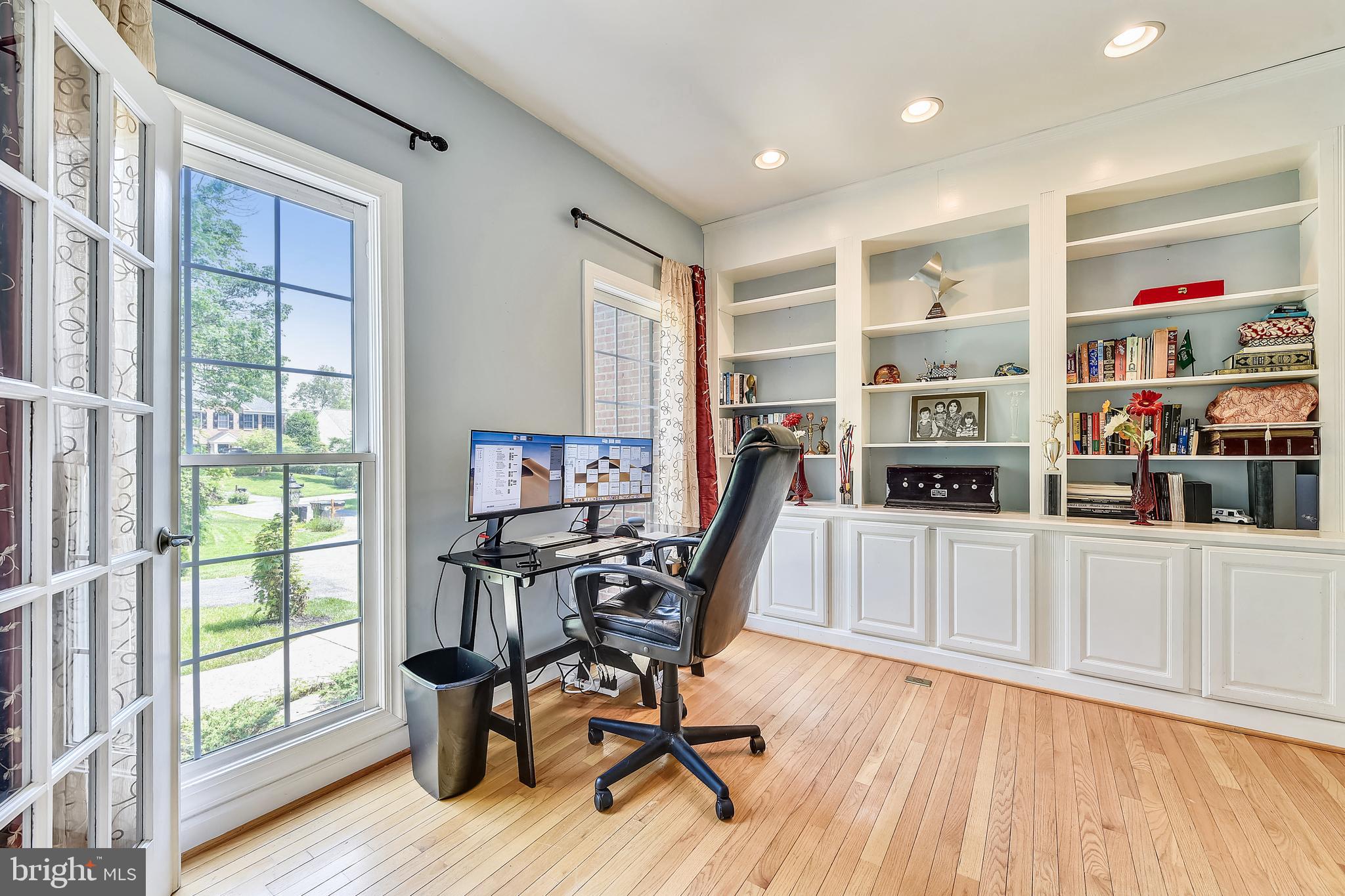43351 Ritter Lane Chantilly, VA 20152 - Photo 23 of 67 First floor office