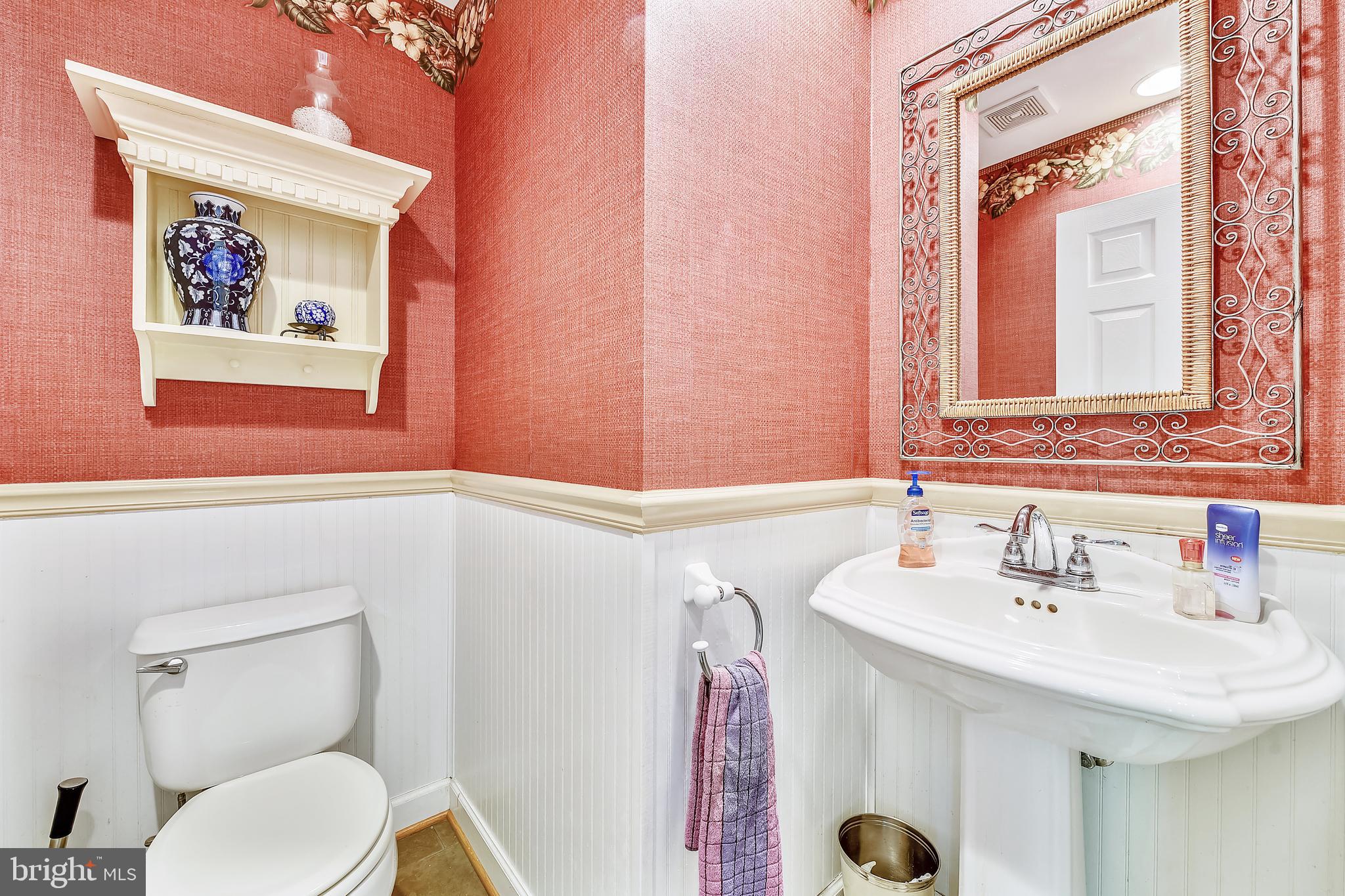 43351 Ritter Lane Chantilly, VA 20152 - Photo 26 of 67 1st floor powder room
