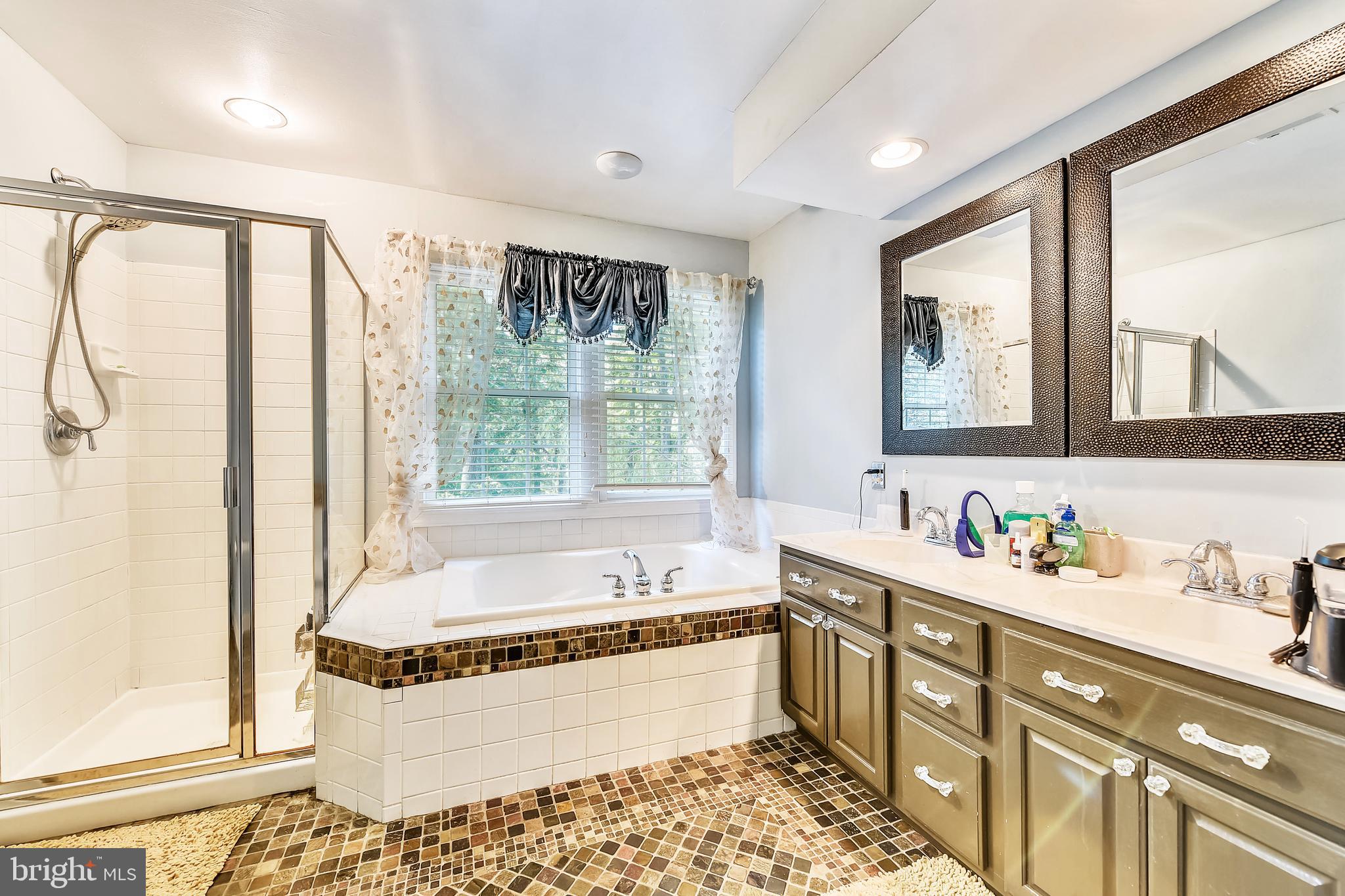 43351 Ritter Lane Chantilly, VA 20152 - Photo 37 of 67 Master bath
