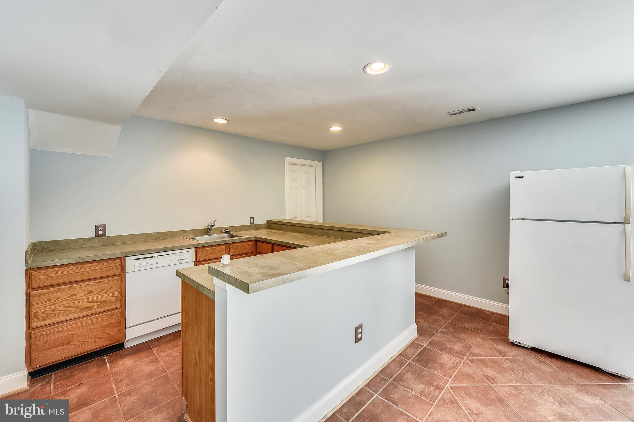 43351 Ritter Lane Chantilly, VA 20152 - Photo 49 of 67 Built in wet bar and kithcenete in basement