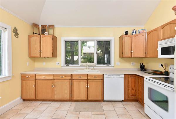 5 Hillside Road Scituate, MA 02066 - Photo 6 of 17 Gallery Image 6