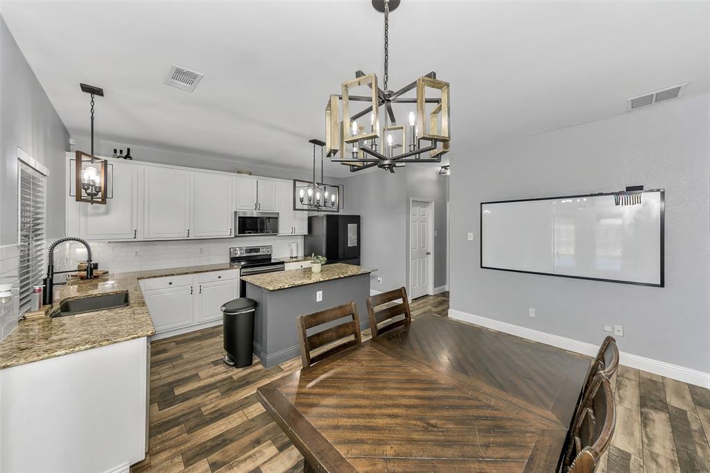 13637 Cherokee Ranch Road Fort Worth, TX 76262 - Photo 11 of 37