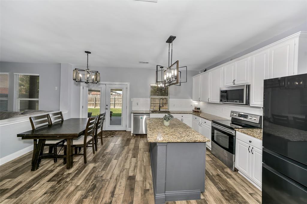 13637 Cherokee Ranch Road Fort Worth, TX 76262 - Photo 12 of 37