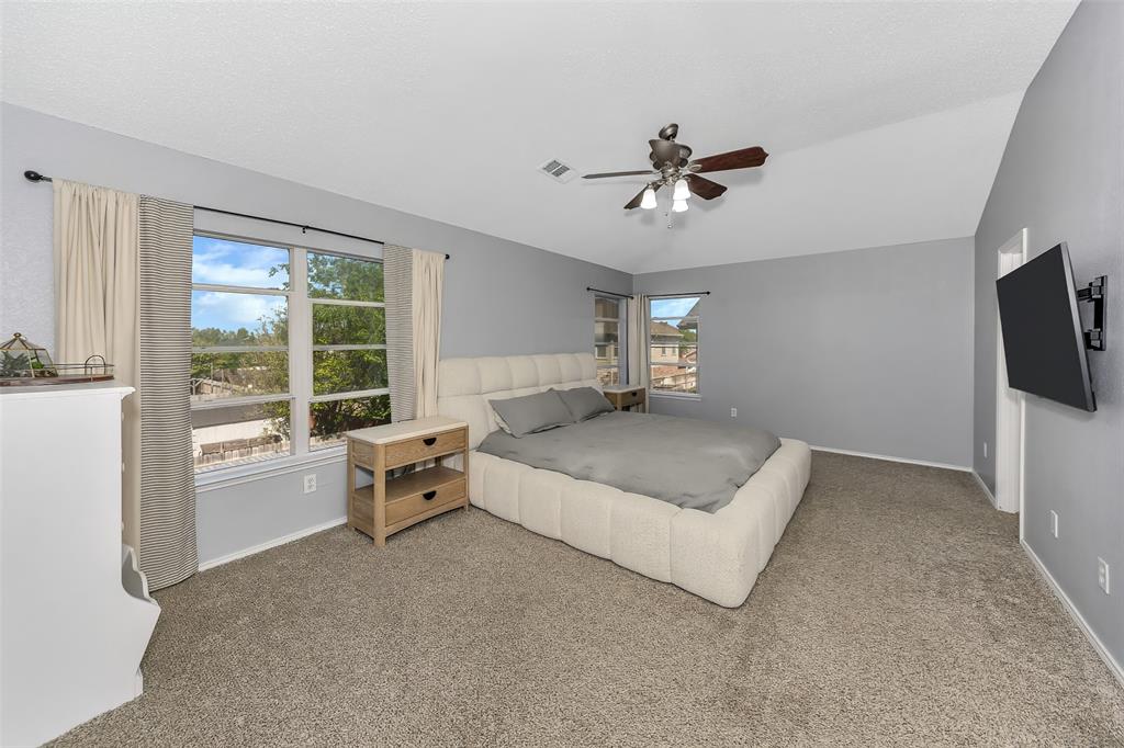 13637 Cherokee Ranch Road Fort Worth, TX 76262 - Photo 16 of 37 Primary bedroom, view 1