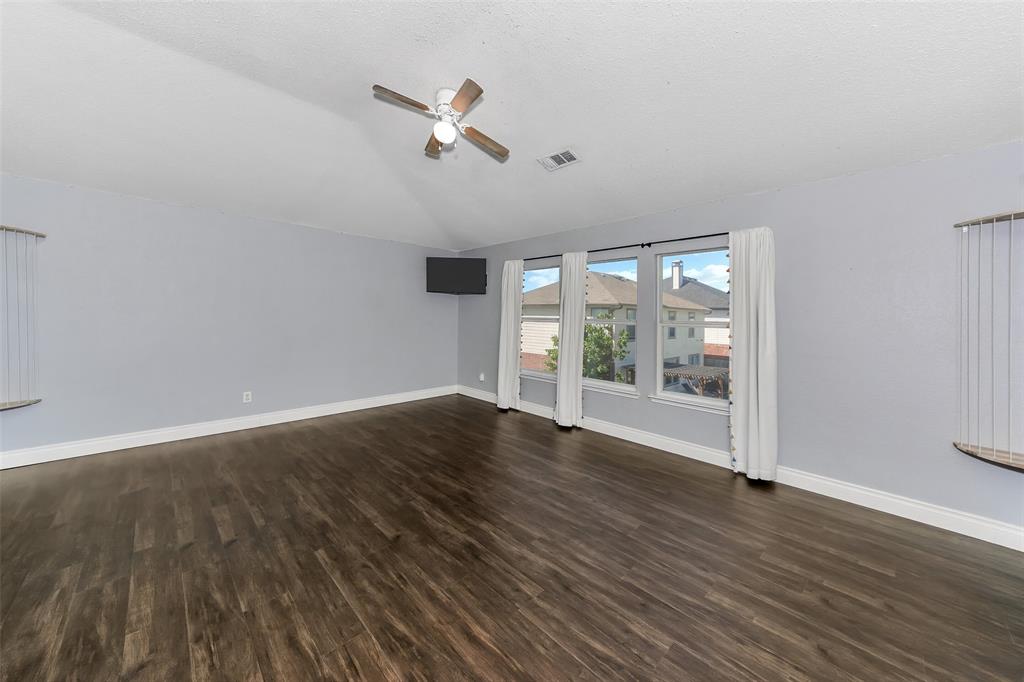 13637 Cherokee Ranch Road Fort Worth, TX 76262 - Photo 20 of 37 Upstairs living space, view 1