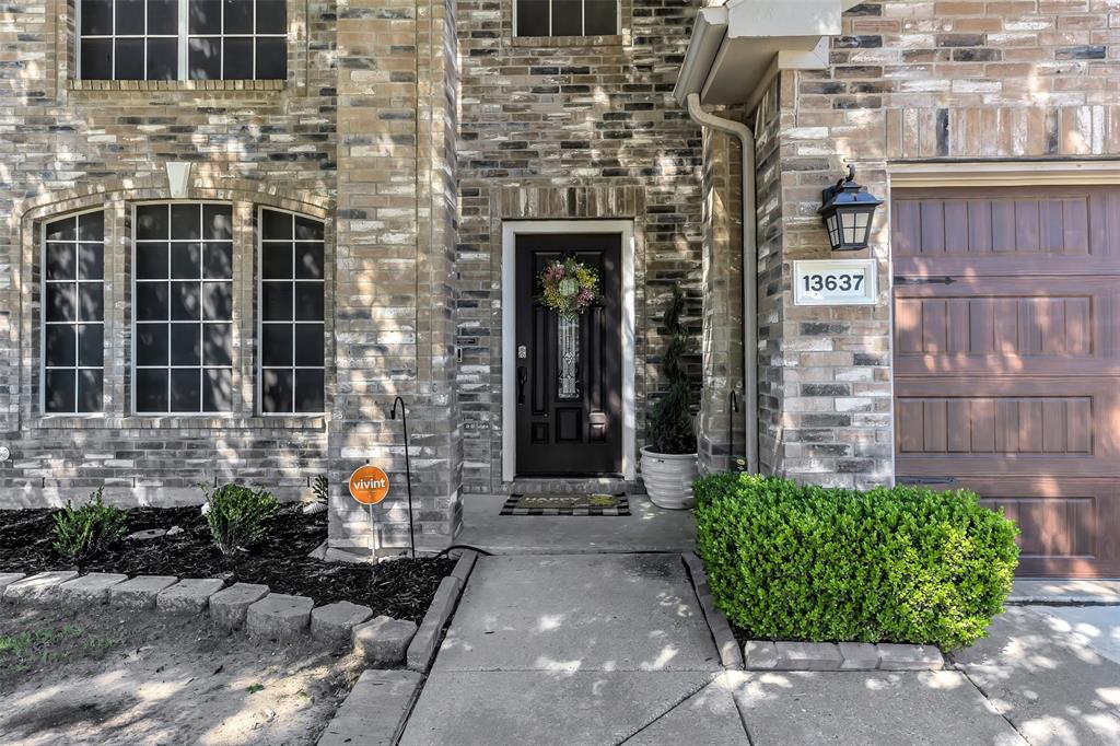 13637 Cherokee Ranch Road Fort Worth, TX 76262 - Photo 2 of 37