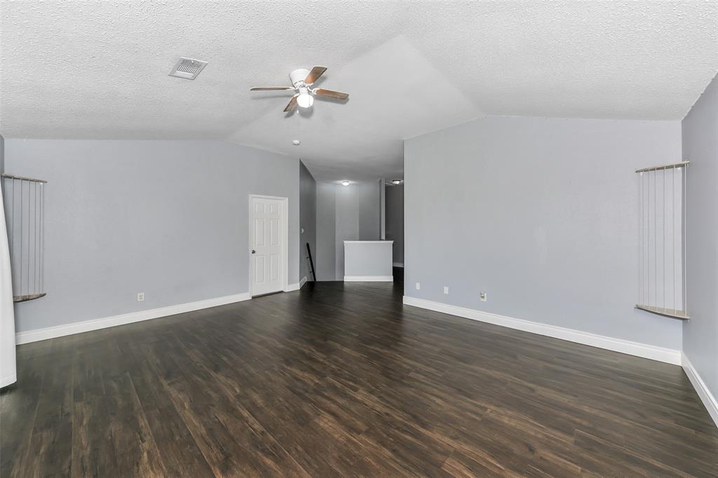 13637 Cherokee Ranch Road Fort Worth, TX 76262 - Photo 21 of 37 Upstairs living space, view 2