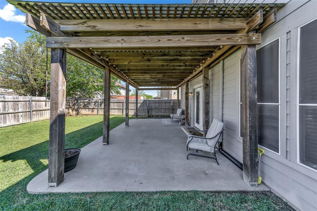 13637 Cherokee Ranch Road Fort Worth, TX 76262 - Photo 32 of 37 Covered patio, view 2