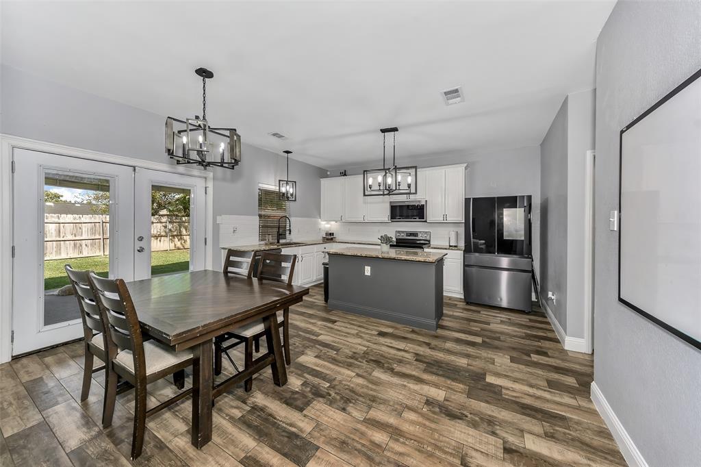 13637 Cherokee Ranch Road Fort Worth, TX 76262 - Photo 9 of 37