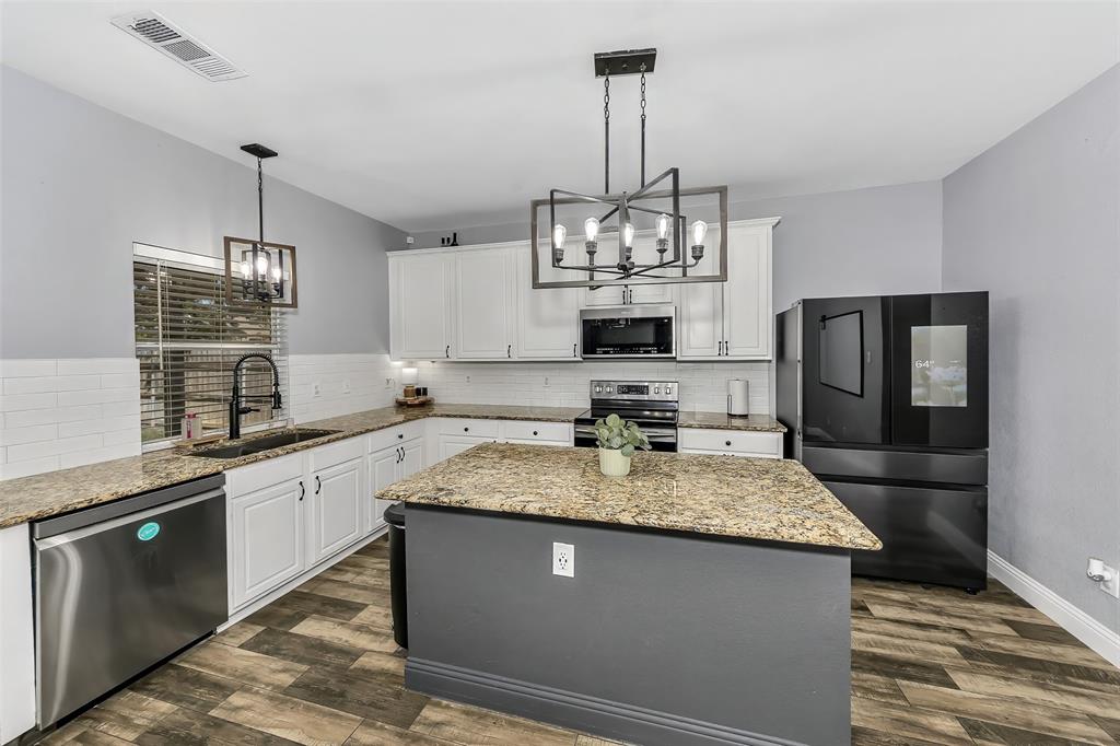 13637 Cherokee Ranch Road Fort Worth, TX 76262 - Photo 10 of 37 Dishwasher recently replaced.