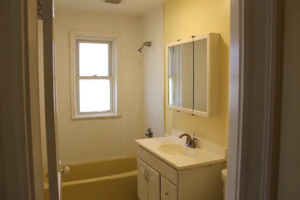 $2,500 | 242 Newbury Avenue, Unit 2, Quincy, MA 02171