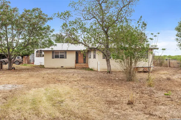 $220,000 | 509 West Co Road 678, Natalia, TX 78059