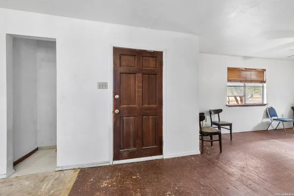 a view of room with livingroom