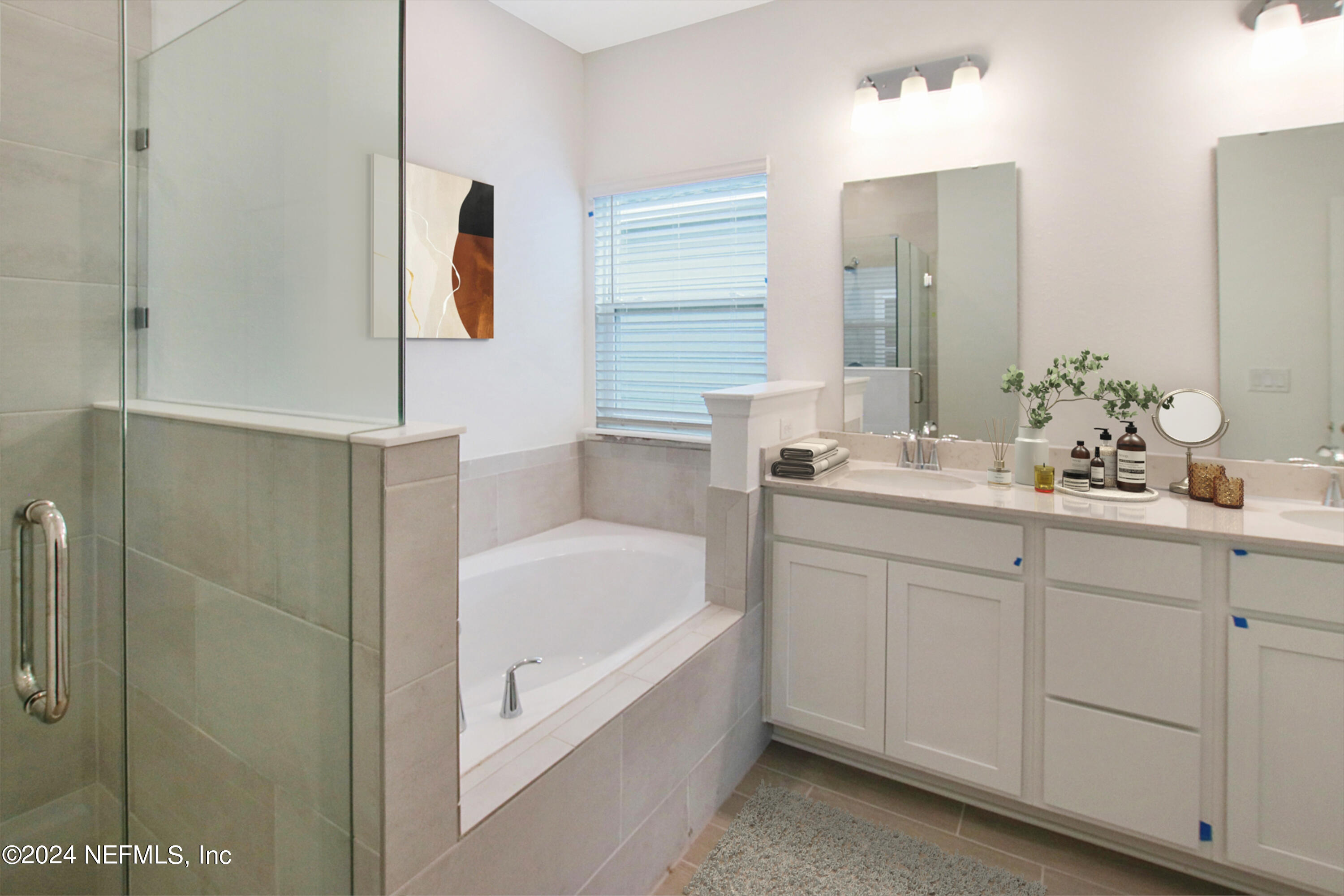 299 Pentwater Road St. Augustine, FL 32092 - Photo 28 of 36 a bathroom with a bathtub sink and mirror