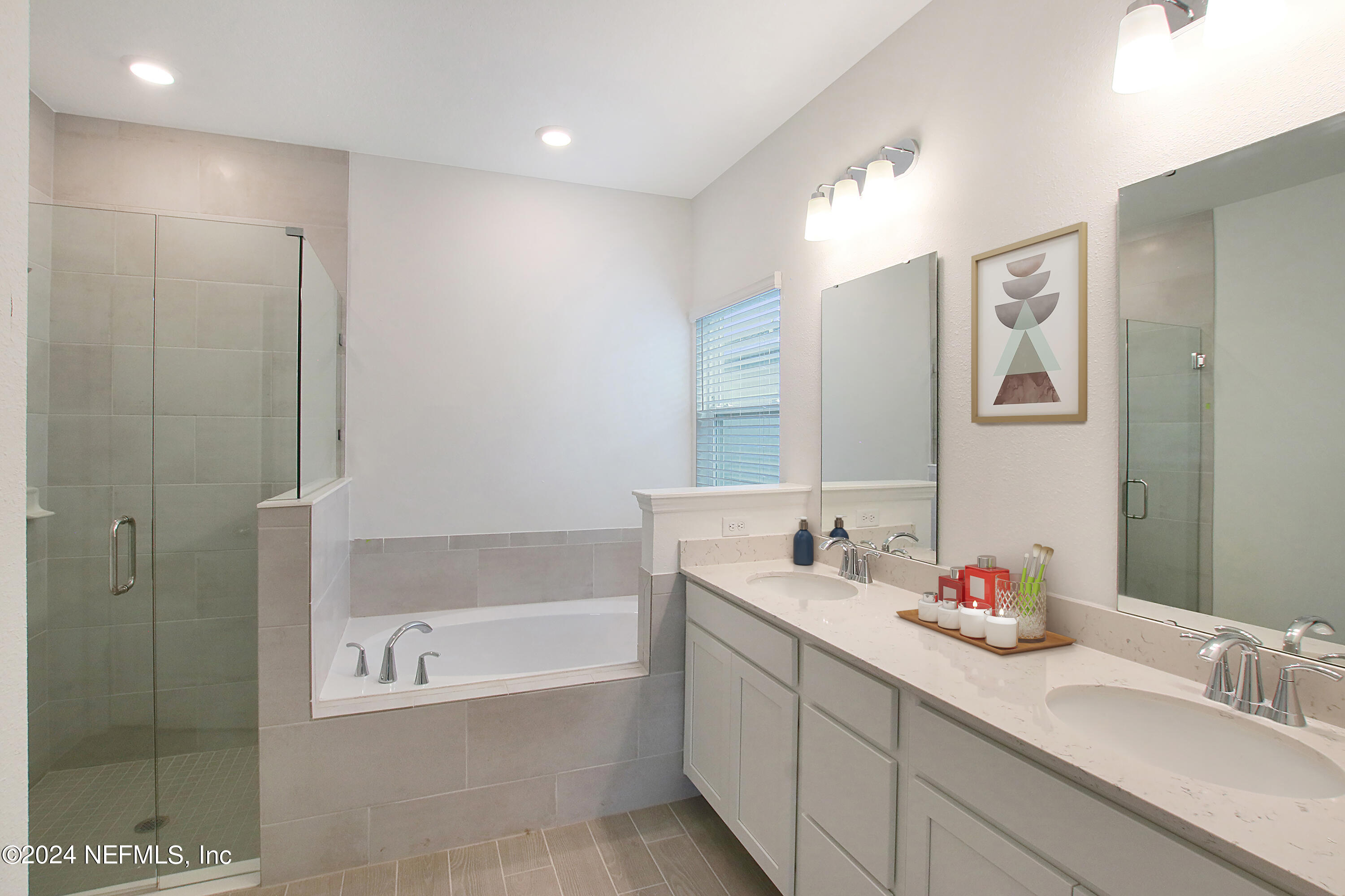 299 Pentwater Road St. Augustine, FL 32092 - Photo 31 of 36 a bathroom with a tub sink and mirror