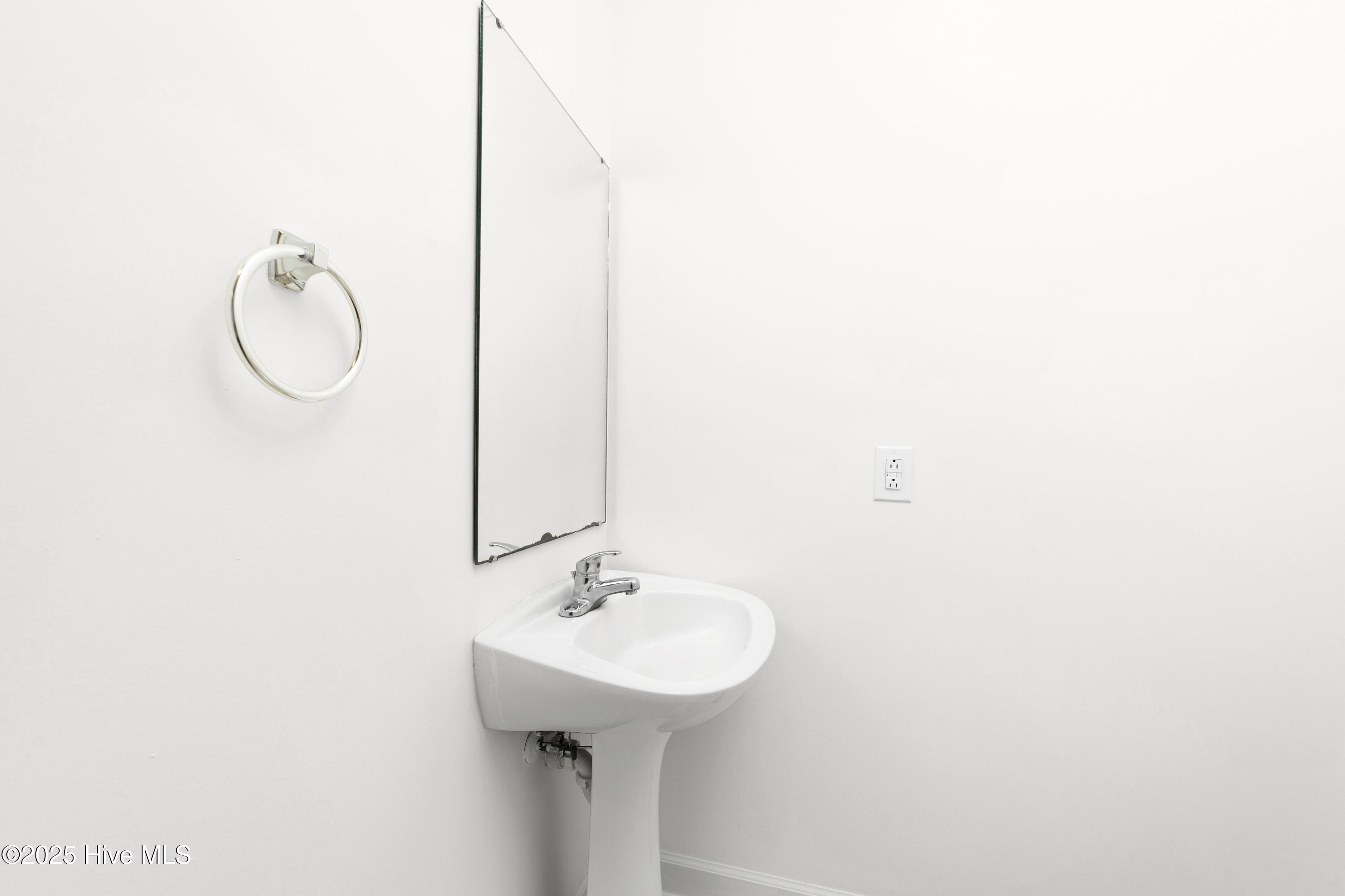 4449 Kershaw Road Oriental, NC 28571 - Photo 15 of 24 Half-Bath