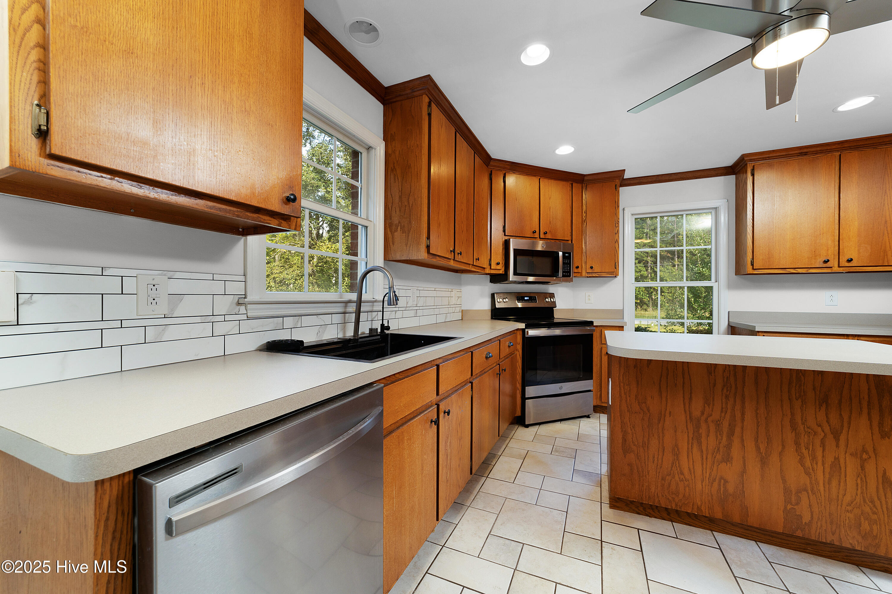 4449 Kershaw Road Oriental, NC 28571 - Photo 4 of 24 Kitchen