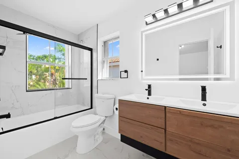 $629,000 | 1551 Seagrape Way, Hollywood, FL 33019