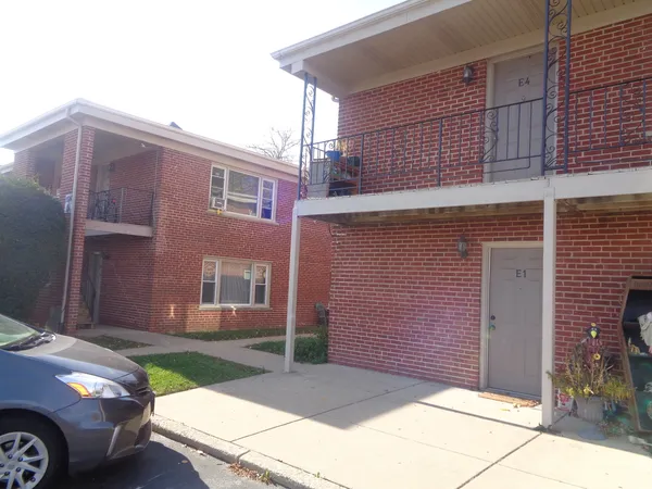 $1,300 | 1340 North Main Street, Unit E3, Wheaton, IL 60187