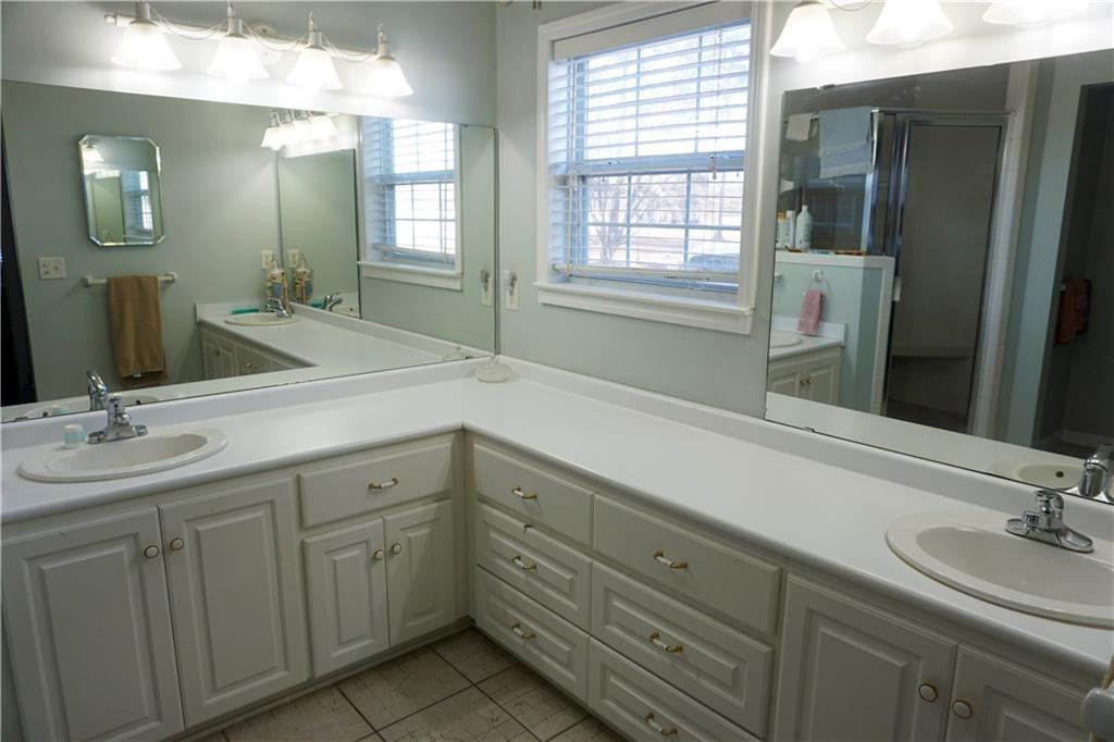 5710 Wooddell Ridge Road Waycross, GA 31503 - Photo 6 of 35 Owners' bath
