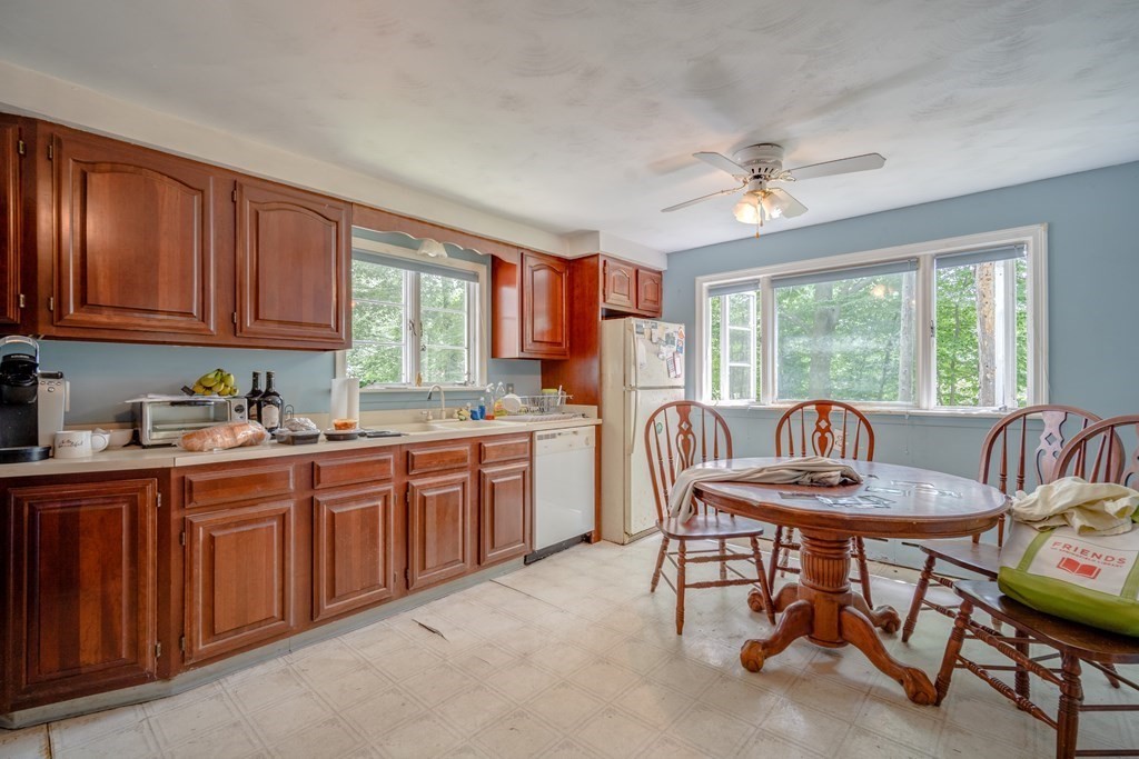 22 Atwater Place Springfield, MA 01107 - Photo 5 of 21 Gallery Image 5