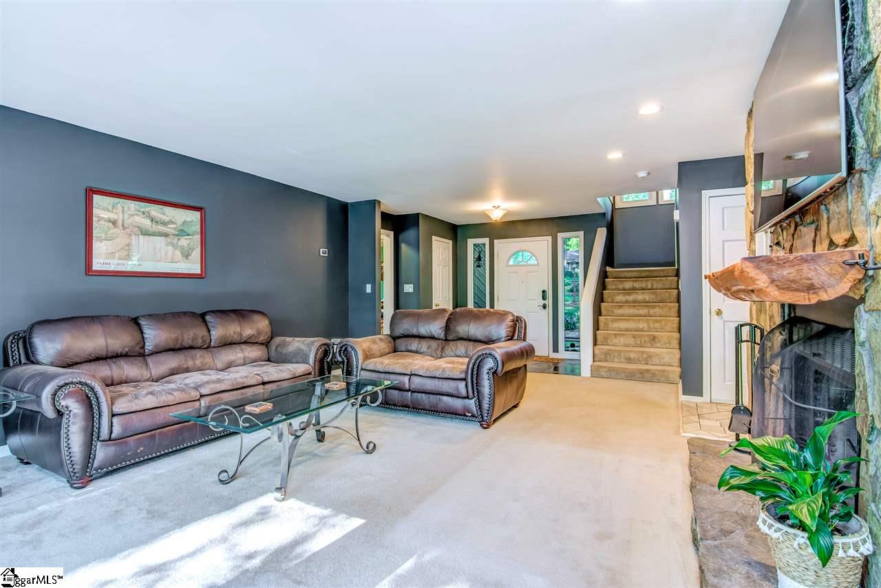 9 Rollingreen Road Greer, SC 29651 - Photo 2 of 36 Gallery Image 2